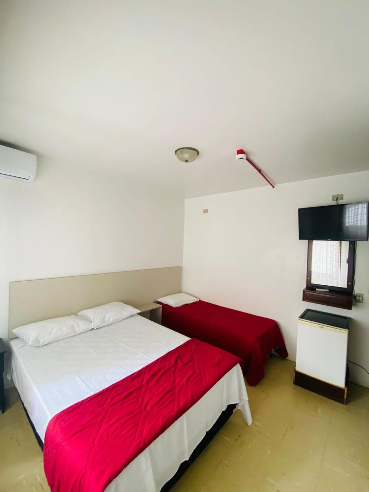 Vitoria Torres Hotel Bagian luar foto